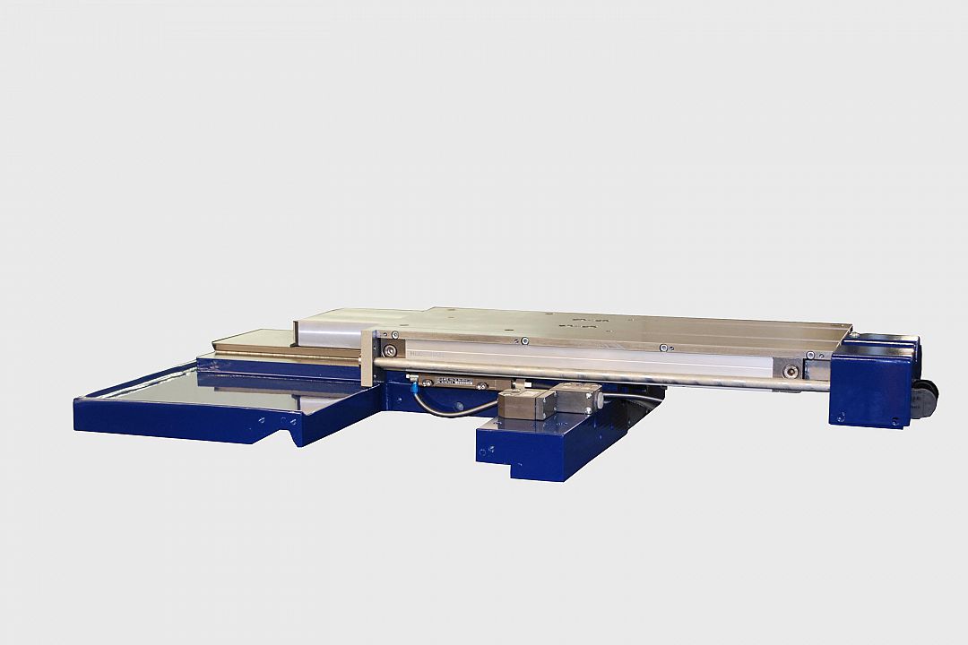Features of the support: sturdy support with continuous hardened cross slide, direct position measurement using the glass scale and sealing air system for long-term precision, wear-resistant polymer coating in the slideway